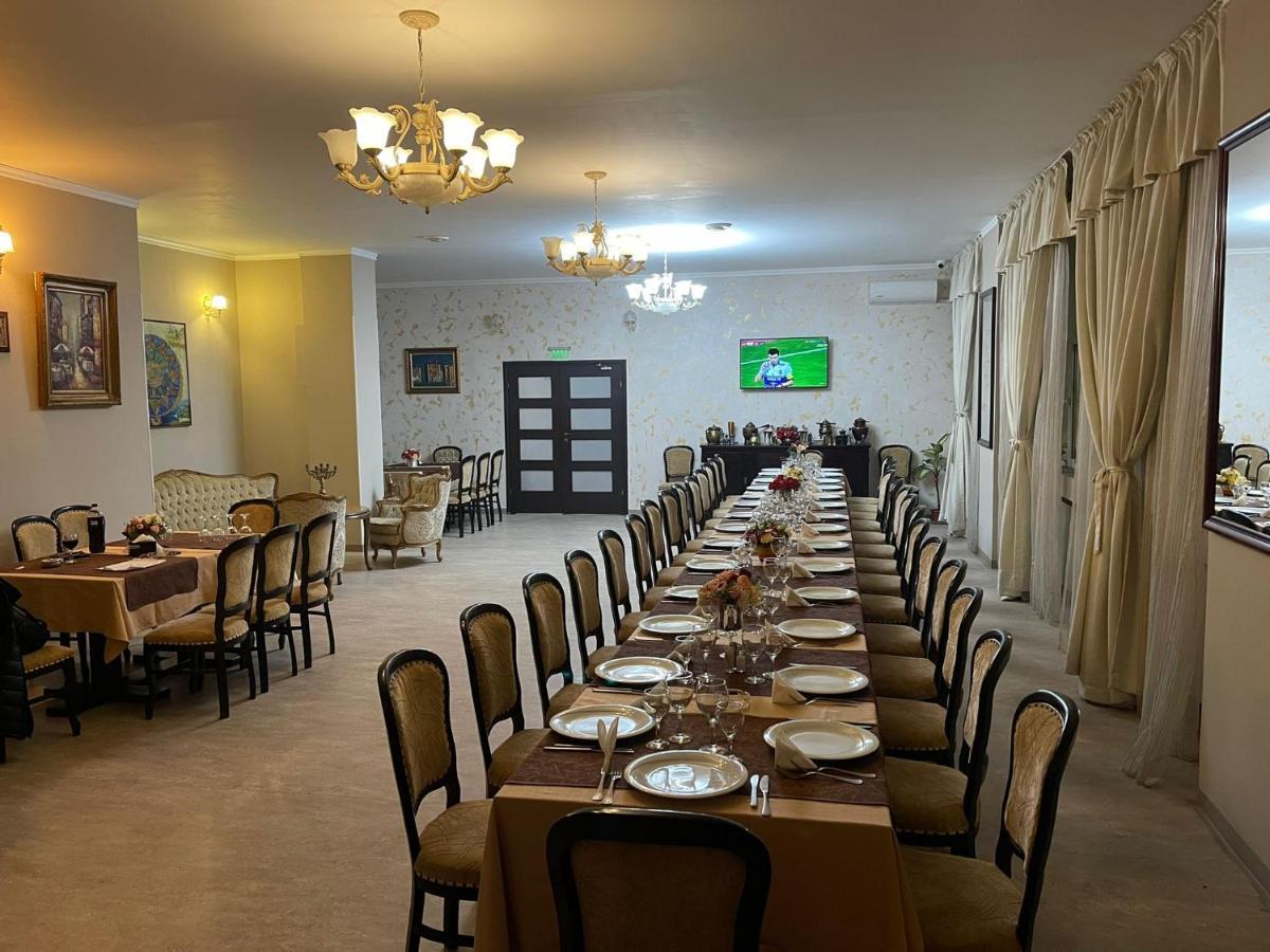 Hotel Tineretului Bukarest Exteriör bild