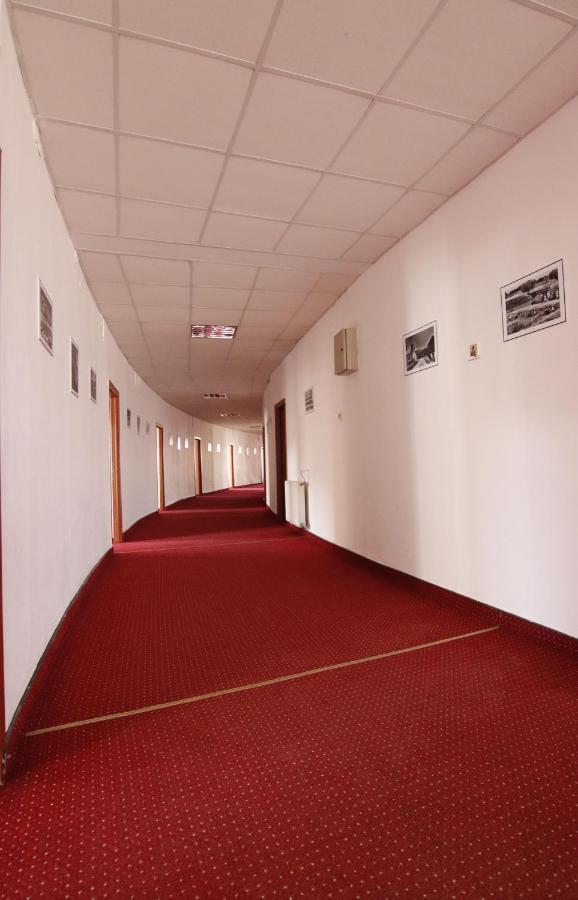 Hotel Tineretului Bukarest Exteriör bild