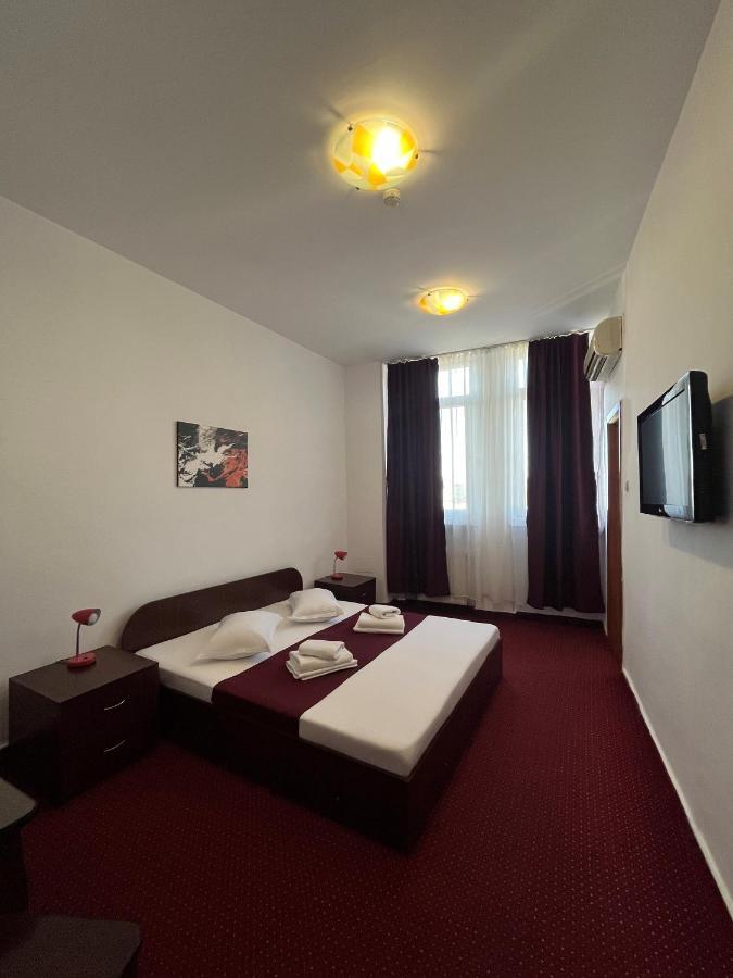 Hotel Tineretului Bukarest Exteriör bild